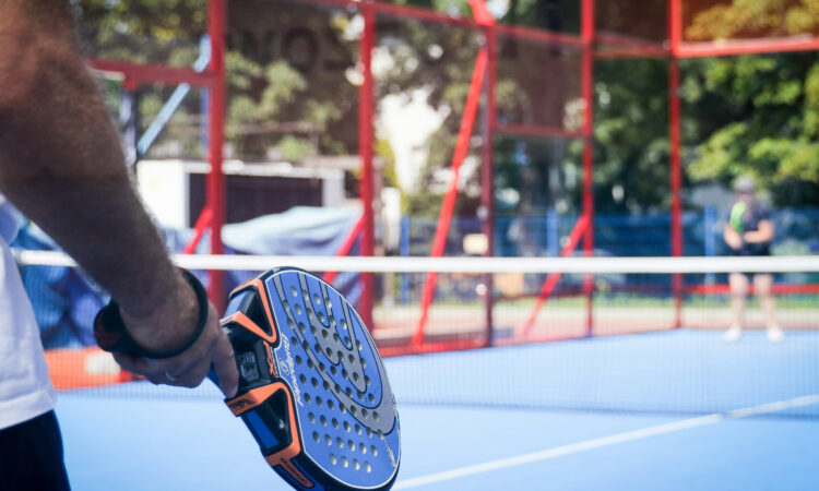 Comment bien s'équiper pour le padel ?